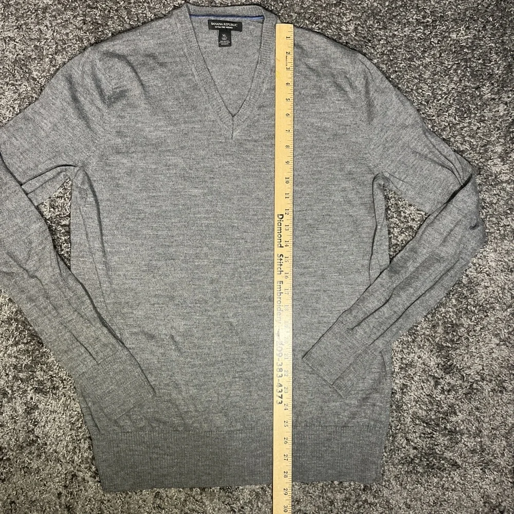 Men's Banana Republic Extra Fine‎ Moreno 100% Wool Gray Sweater